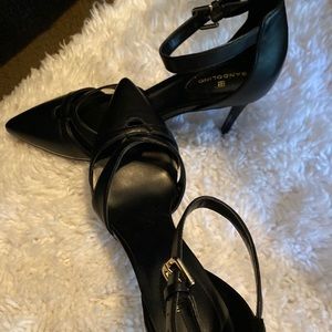 Black Closed Toe Heel (New)